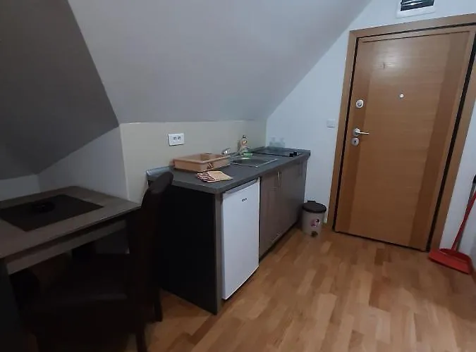 アパート Sarm ズラティボール